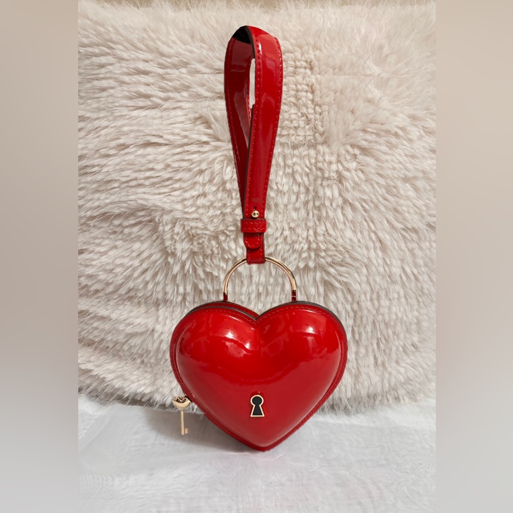 Kate Spade Key To My Heart Wristlet